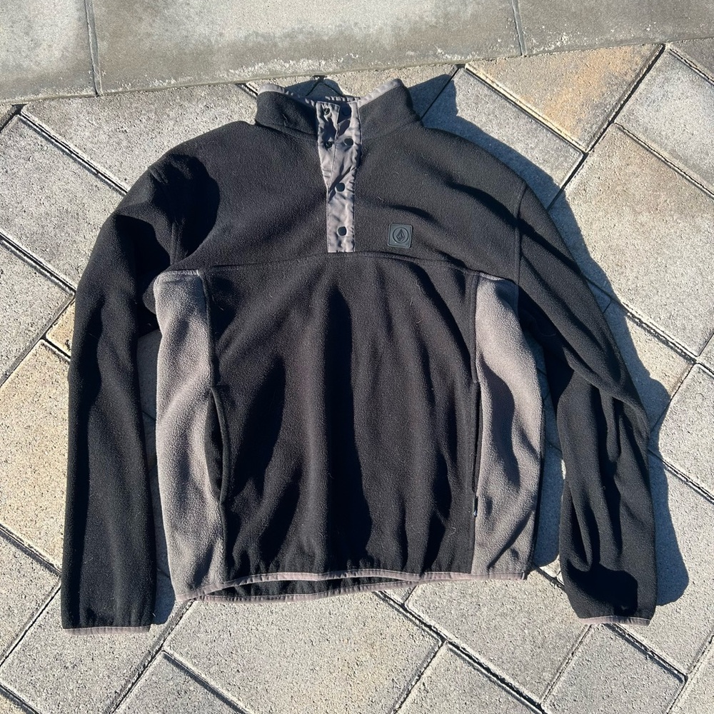Volcom Men's Charcoal and Black fleece